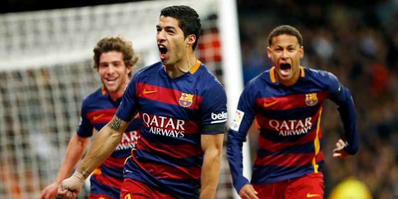 Đội hình Barcelona 2015 có Suarez