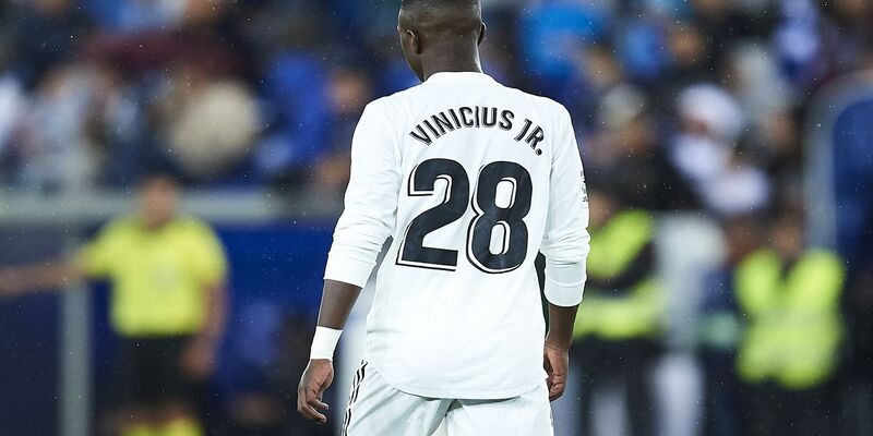 Vinicius bắt đầu sự nghiệp tại Real Madrid với số áo 28